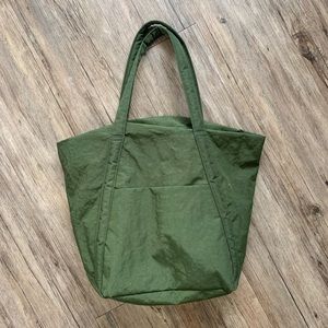 BAGGU cloud bag in dark green (bay laurel)